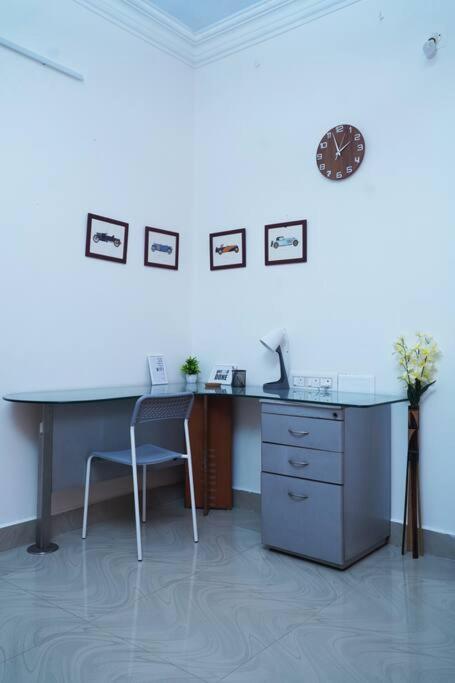 Janhvi's Homestay - Boho Theme 1bhk - Near Airport Apartment *